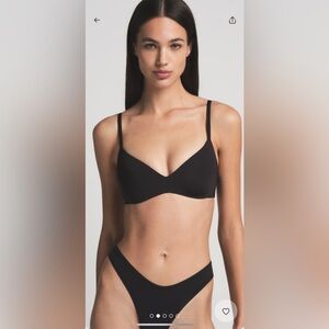 NWT SKIMS Wireless Form Plunge Push Up Bra 38D Onyx